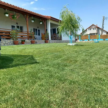 Konukevi Pensiunea La Codru 3*