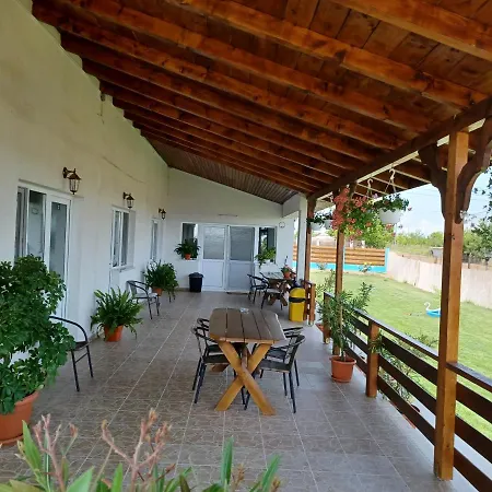 Pensiunea La Codru Konukevi 3*